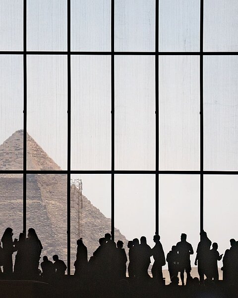 Pyramid View im neuen ägyptischen Museum Kairo