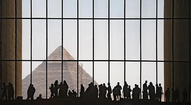 Pyramid View im neuen ägyptischen Museum Kairo